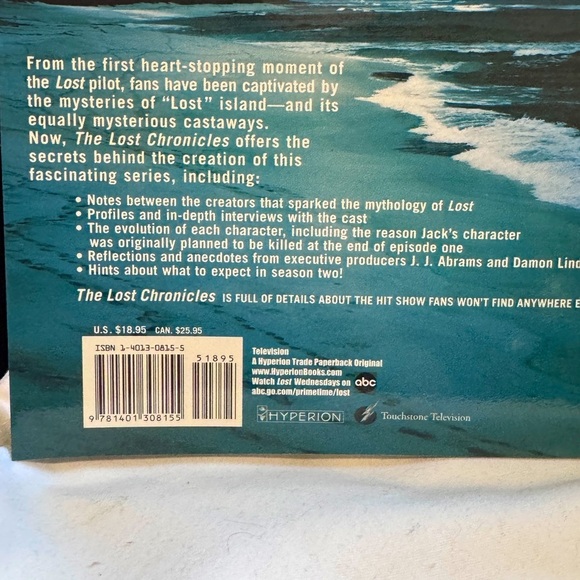 📚✨ Vintage 2005 – LOST Official Companion Book + Bonus DVD | Rare Item 📚✨ - Picture 4 of 16